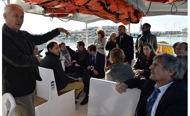 Lors de la dernière visite de terrain, dans le Gard le 30 novembre, les élus ont déambulé dans le port de Port-Camargue © Antoine Darnaud
