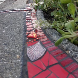 Rouge Trottoir - Flacking ou "pansement de trottoir" : comment boucher les trous joliment. Street Art - Aline CHAUMEL 