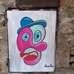 Le messager au chapeau - art urbain, Céret - Shaschou 