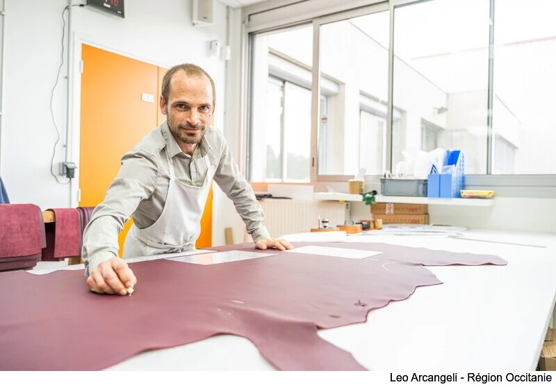 Avec 200 entreprises dans la production textile, l'Occitanie se mobilise pour préserver les emplois et promouvoir les savoir-faire | Atelier de maroquinerie Sun-Belt (Tarn)