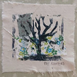 L'ARBRE - Estampe sur patchwork de tissus, 20 cm x 20 cm - PAT ROMERO 