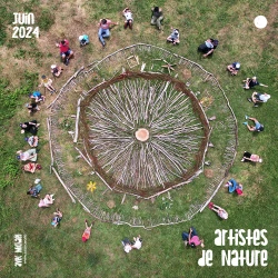 Mandala - Oeuvre collective éphémère, bois & végétaux - Ø 500 cm - Ezam / Classe de Ce1 de l'école Las Peyras de Rabastens 