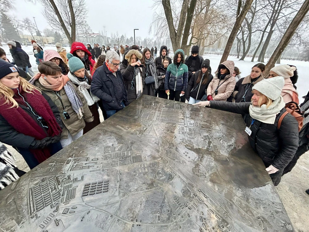 Depuis 2019, plus de 1 000 jeunes d'Occitanie ont effectué ce voyage mémoriel en partenariat avec le Mémorial de la Shoah